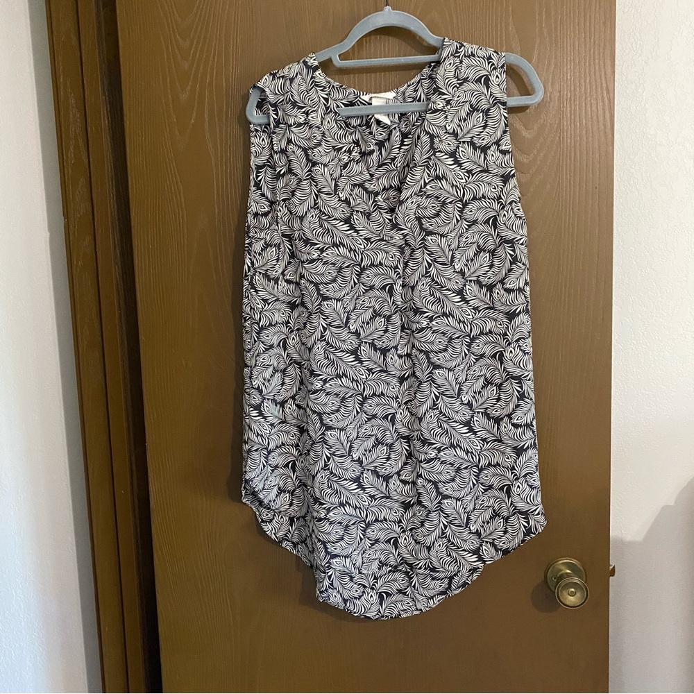 H&M s black and white sleeveless top size 14 peacock pattern casual work party